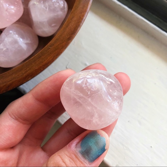 1pc • Rose Quartz Tumbled Stone - Picture 3 of 4